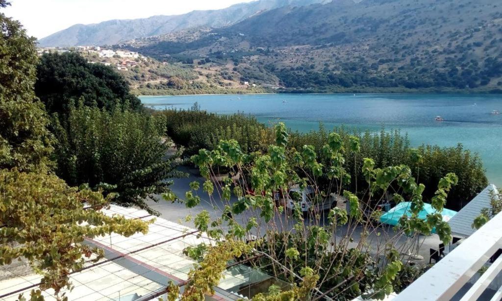 Korissia With Lake View Kournás Екстериор снимка